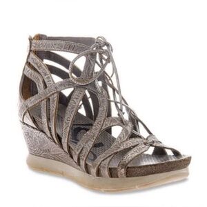OTBT Women's Lace Nomadic Wedge Platform Sandal Pewter Zip Back Size 9
